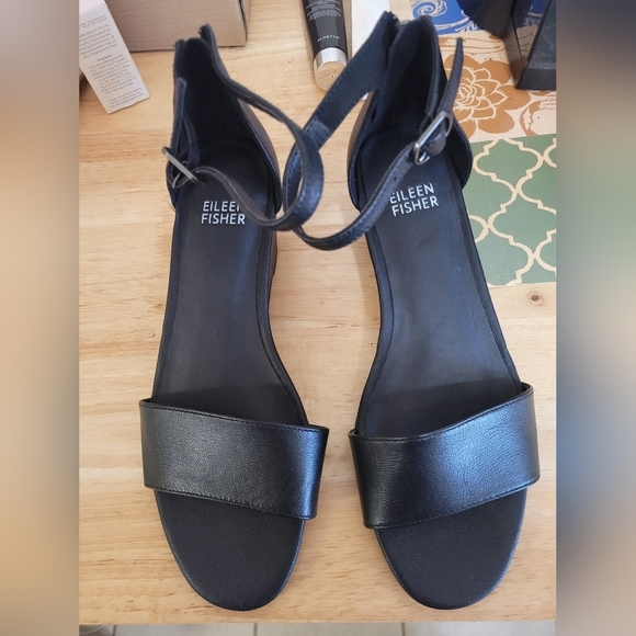 New Eileen Fisher Black Tumbled Leather Ankle Strap Wedge Samdal Size 6.5 - Picture 6 of 8